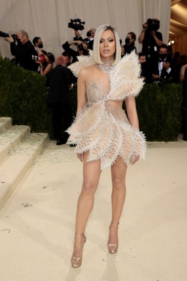 Hailee Steinfeld  nude photo