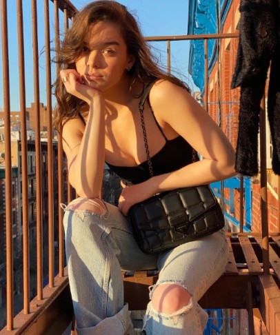 Hailee Steinfeld  nude photo