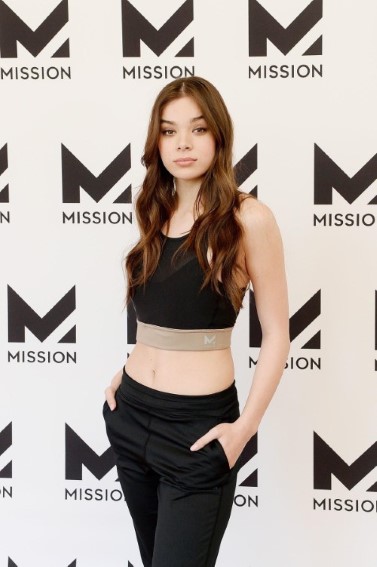 Hailee Steinfeld  nude photo