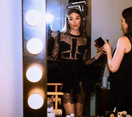 Hailee Steinfeld  nude photo