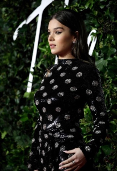 Hailee Steinfeld  nude photo