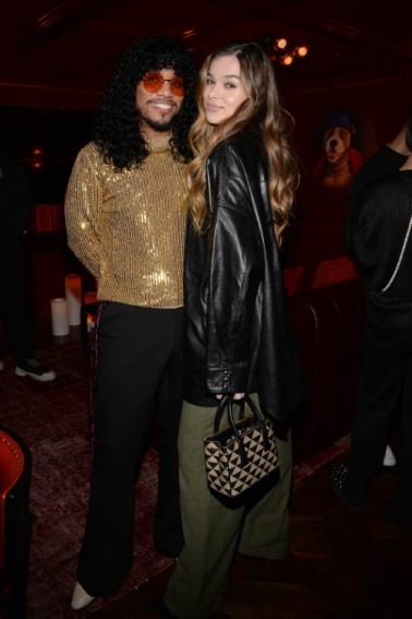 Hailee Steinfeld  nude photo