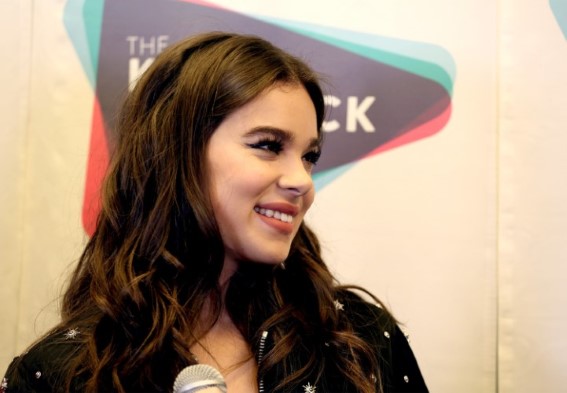 Hailee Steinfeld  nude photo