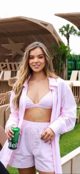 Hailee Steinfeld  nude photo