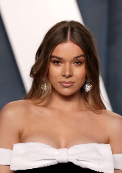 Hailee Steinfeld  nude photo