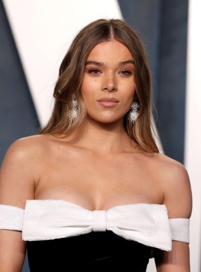 Hailee Steinfeld  nude photo