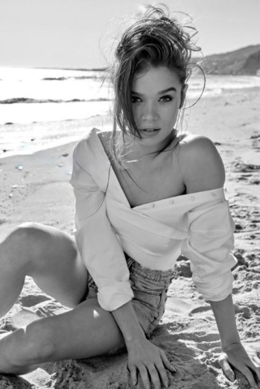 Hailee Steinfeld  nude photo