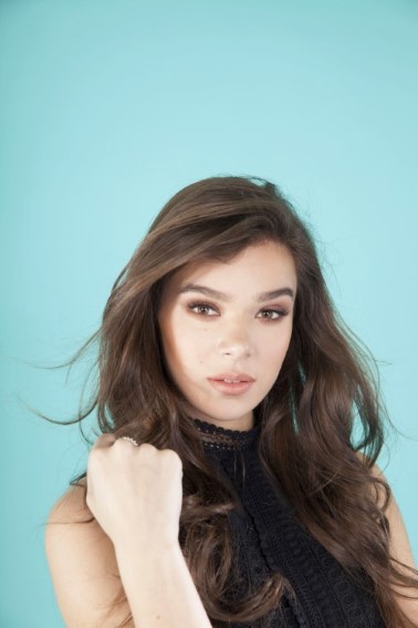 Hailee Steinfeld  nude photo