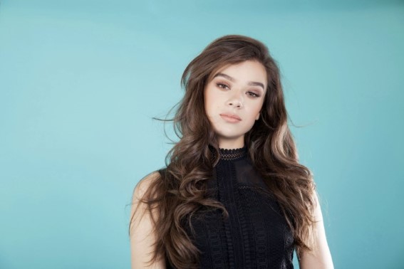 Hailee Steinfeld  nude photo