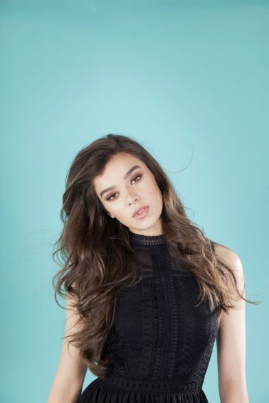 Hailee Steinfeld  nude photo