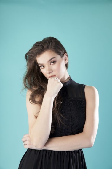 Hailee Steinfeld  nude photo