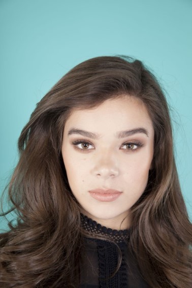 Hailee Steinfeld  nude photo