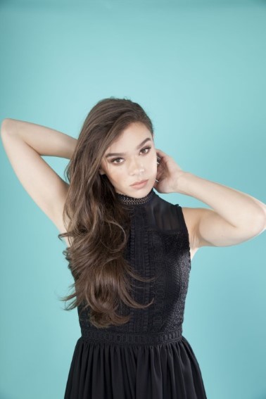 Hailee Steinfeld  nude photo