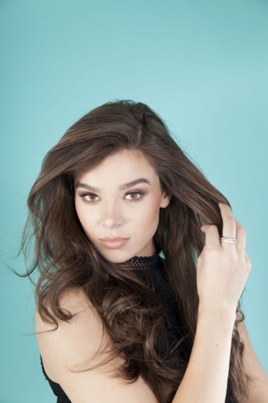 Hailee Steinfeld  nude photo