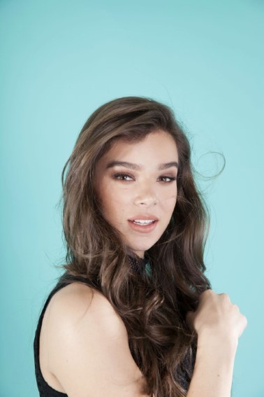 Hailee Steinfeld  nude photo