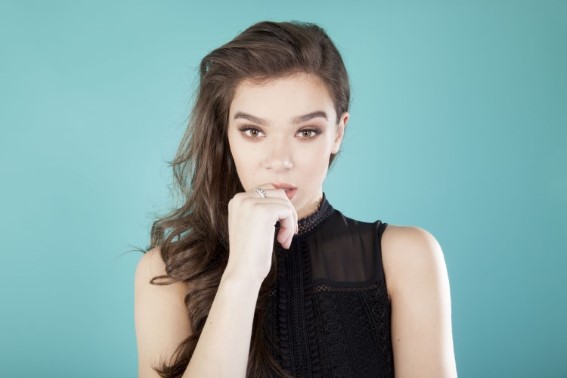 Hailee Steinfeld  nude photo