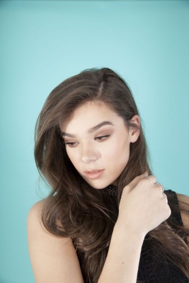 Hailee Steinfeld  nude photo