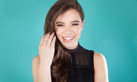 Hailee Steinfeld  nude photo