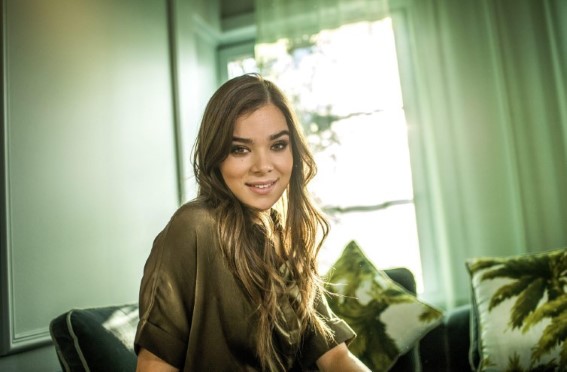 Hailee Steinfeld  nude photo