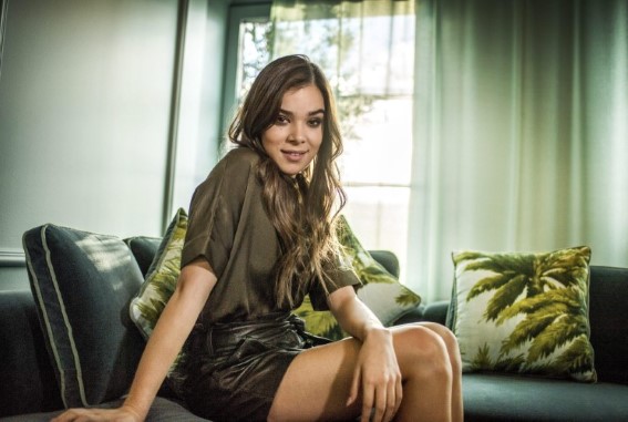 Hailee Steinfeld  nude photo