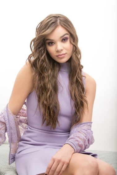 Hailee Steinfeld  nude photo
