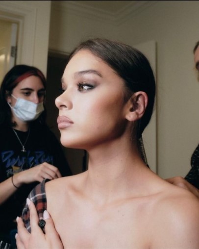 Hailee Steinfeld  nude photo