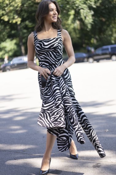 Hailee Steinfeld  nude photo