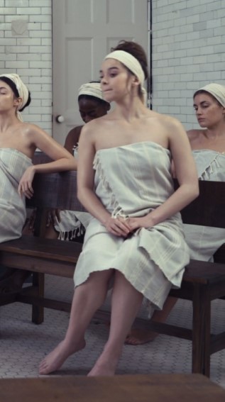 Hailee Steinfeld  nude photo