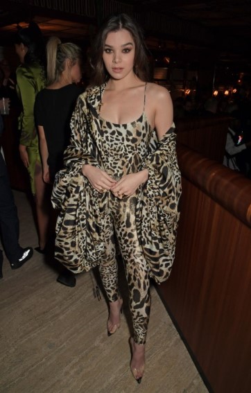 Hailee Steinfeld  nude photo