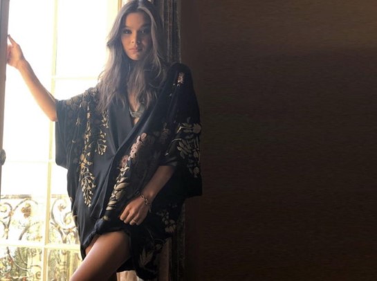 Hailee Steinfeld  nude photo