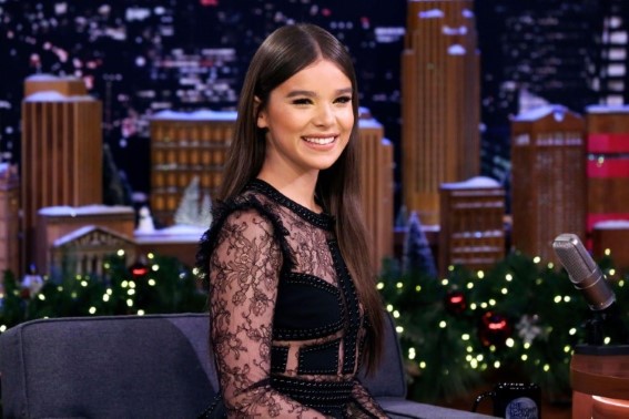 Hailee Steinfeld  nude photo