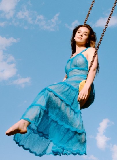 Hailee Steinfeld  nude photo