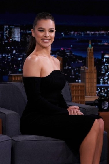 Hailee Steinfeld  nude photo