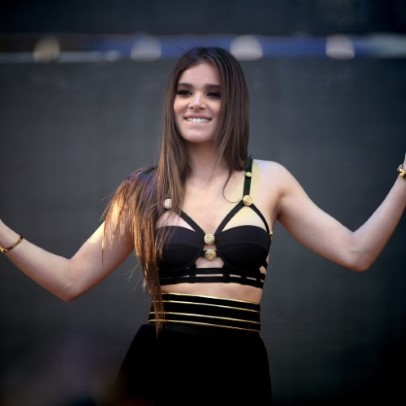 Hailee Steinfeld  nude photo