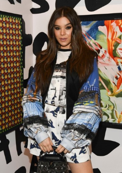 Hailee Steinfeld  nude photo