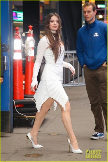 Hailee Steinfeld  nude photo