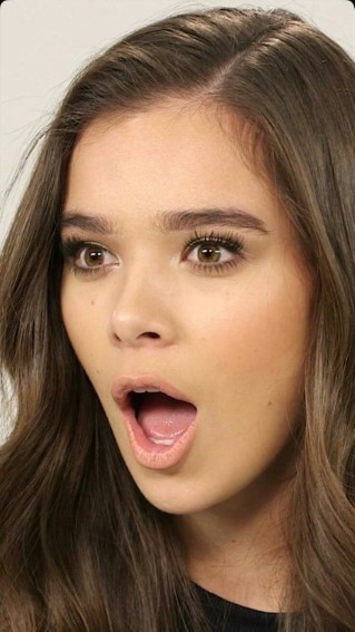 Hailee Steinfeld  nude photo