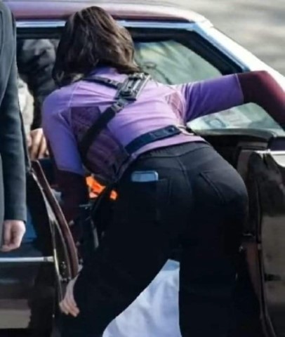 Hailee Steinfeld  nude photo