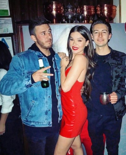 Hailee Steinfeld  nude photo