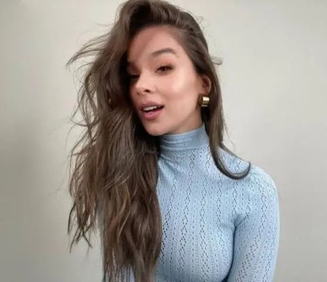 Hailee Steinfeld  nude photo