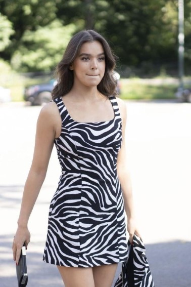 Hailee Steinfeld  nude photo