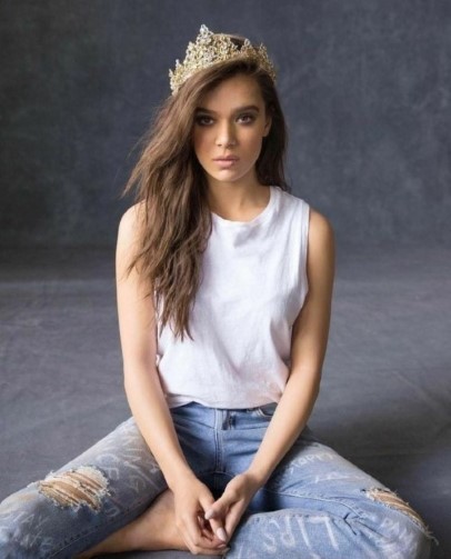 Hailee Steinfeld  nude photo