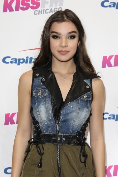 Hailee Steinfeld  nude photo