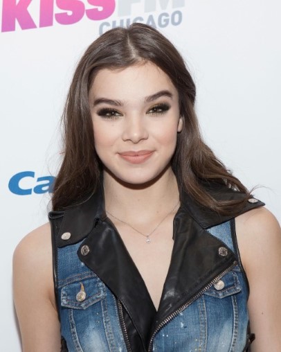 Hailee Steinfeld  nude photo
