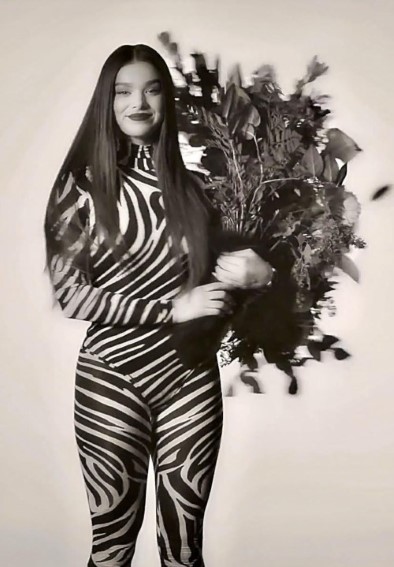 Hailee Steinfeld  nude photo