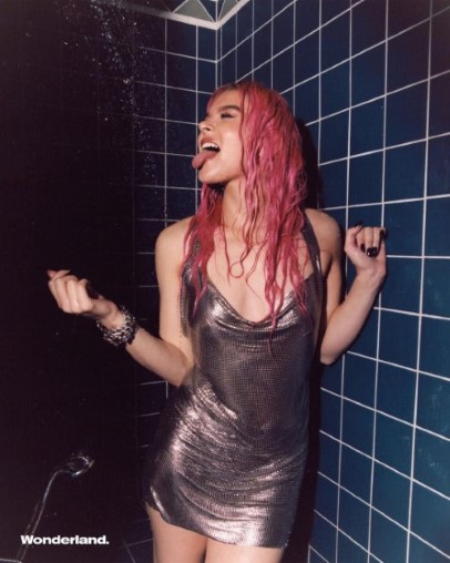 Hailee Steinfeld  nude photo