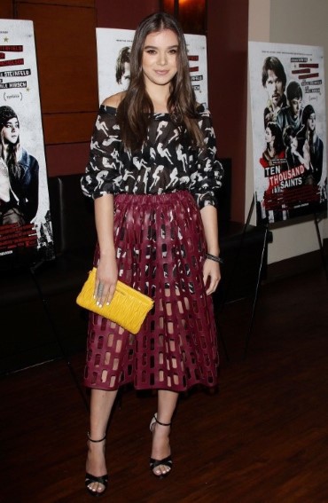 Hailee Steinfeld  nude photo