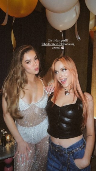 Hailee Steinfeld  nude photo