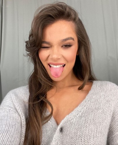 Hailee Steinfeld  nude photo