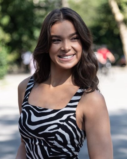 Hailee Steinfeld  nude photo